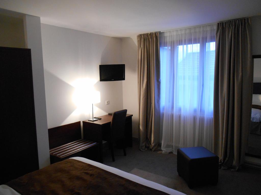 Hotel De Montaulbain 베르됭쉬르뫼즈 외부 사진
